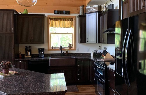 Franklin Cabin | Couples Paradise: Soothing Sunset & Starry Nights Await!