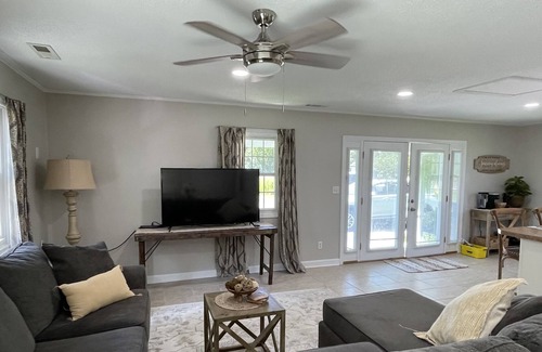 Core Creek Cottage | Couples retreat! Enjoy this newly remodeled hidden gem.