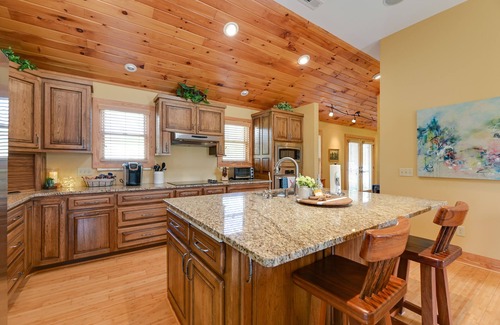 Council House | Couples Retreat on Bay Tree Lake
