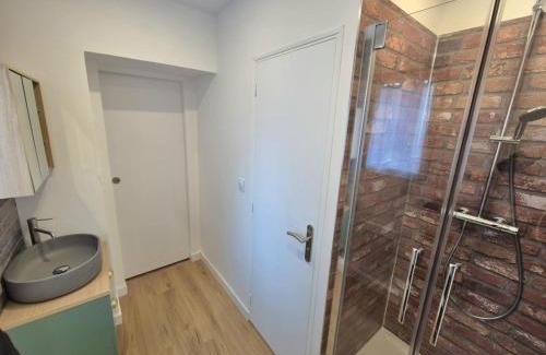 Ault Apartment | Cour 36