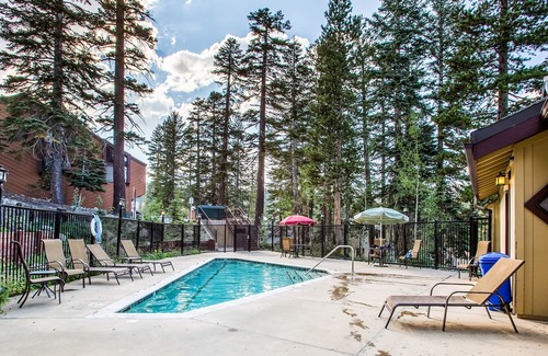 Mammoth Lakes Condo | Courchevel 14 Remodeled Light and Bright Mountain Cabin, Walk to Canyon Lodge Slopes by RedAwning