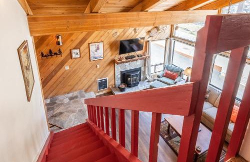 Mammoth Lakes House | Courchevel #15 - 2 Bedroom, 2 Bathroom, Sleeps 6! Just steps to Canyon Lodge!