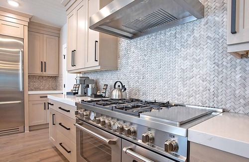 Park City Resort | Courchevel Penthouse with Stunning Views | Chef's Kitchen, and Onsite Amenities