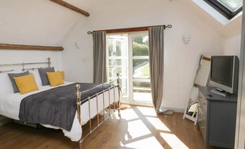 Chillington House | Court Cottage - cosy traditional cottage near lovely beaches
