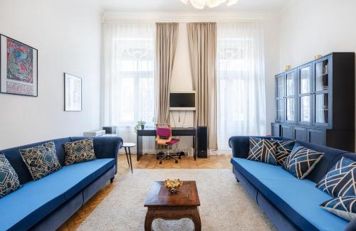 Csarnok negyed Apartment | Court Crossing Apartment