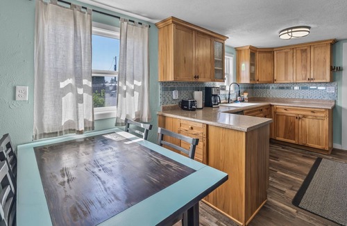 Prineville House | Court Street Cottage | Downtown Prineville Getaway