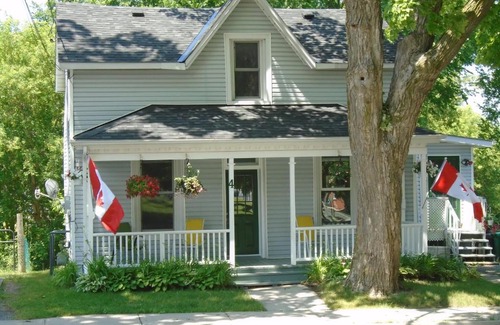 Prince Edward Bed & Breakfast | Courthouse BB Bed & Bath