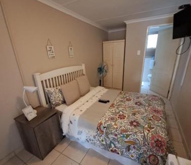 Emalahleni House | Courtlyguesthouse