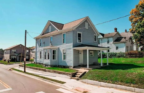 Hamilton House | Courtside Place - Steps to Spooky Nook!
