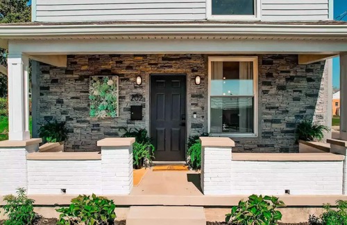 Hamilton House | Courtside Place - Steps to Spooky Nook!