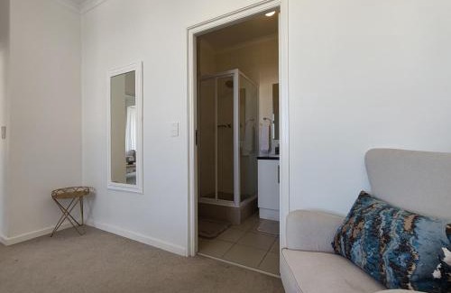 Muizenberg Apartment | Courtside Views Empire Apartment