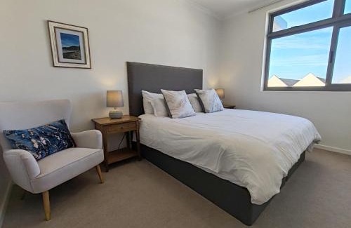 Muizenberg Apartment | Courtside Views Empire Apartment