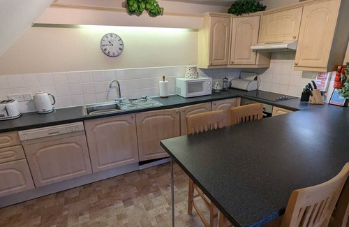 Ablington Cottage | Courtyard 2 BED 1 BATH Cottage