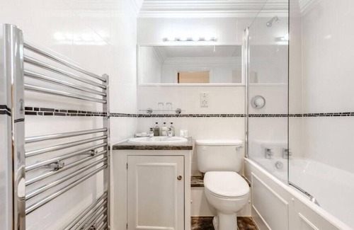 Ablington Cottage | Courtyard 2 BED 1 BATH Cottage