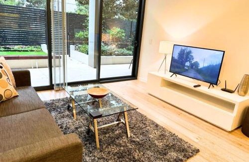 North Ryde Apartment | Courtyard Apartment WHI02018