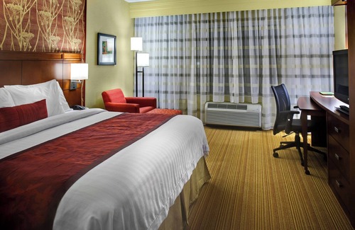 Boone Hotel | Courtyard Boone