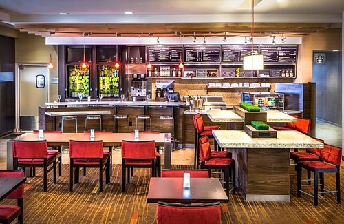 Charleston Hotel | Courtyard by Marriott Charleston Downtown/Civic Center