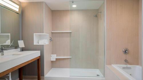 Downtown Niagara Falls Hotel | Courtyard by Marriott Niagara Falls, USA