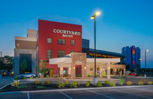 Downtown Niagara Falls Hotel | Courtyard by Marriott Niagara Falls, USA