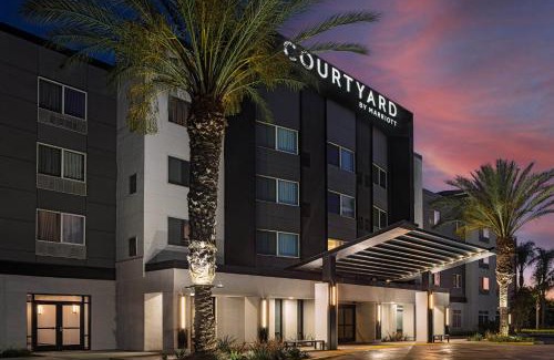 Anaheim Resort Hotel | Courtyard by Marriott Anaheim Resort/Convention Center