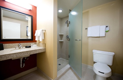Northeast Mississauga Hotel | Courtyard by Marriott Mississauga - Airport Corporate Centre West