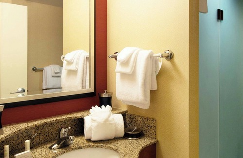 North Canton Hotel | Courtyard by Marriott Canton