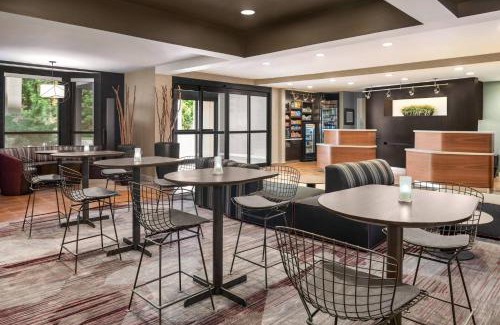 Dayton Hotel | Courtyard by Marriott Dayton North