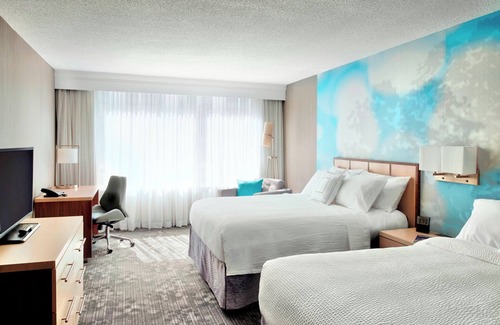 Church and Wellesley Hotel | Courtyard by Marriott Downtown Toronto