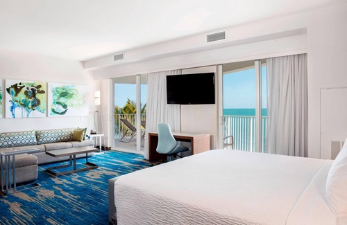 Marathon Hotel | Courtyard by Marriott Faro Blanco Resort