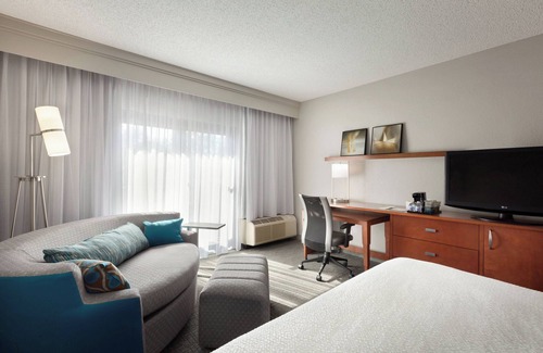 Fort Myers Hotel | Courtyard by Marriott Fort Myers Cape Coral