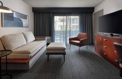Raisin Hotel | Courtyard by Marriott Fresno