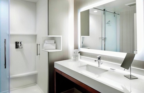 Houston Hotel | Courtyard by Marriott Houston Intercontinental Airport