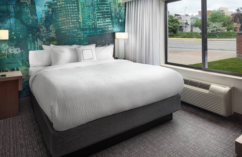 Downtown Indianapolis Hotel | Courtyard by Marriott Indianapolis at the Capitol