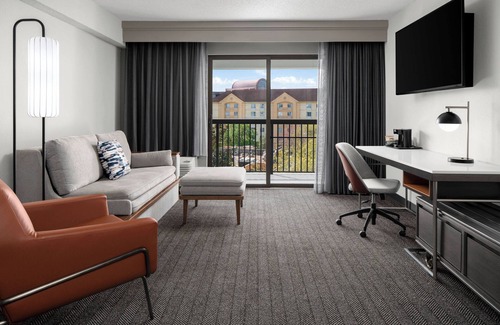 Southpoint Hotel | Courtyard by Marriott Jacksonville Butler Boulevard