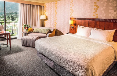 Monrovia Hotel | Courtyard by Marriott Los Angeles Pasadena/Monrovia
