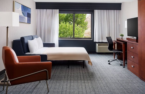 Manchester Hotel | Courtyard by Marriott Manchester - Boston Regional Airport