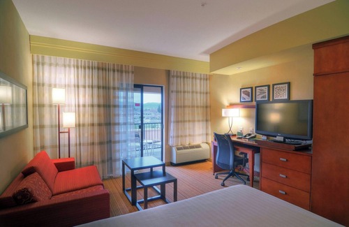 Medford Hotel | Courtyard by Marriott Medford Airport