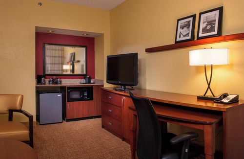 Richmond Hotel | Courtyard by Marriott Richmond West