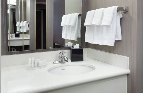 North Olmsted Hotel | Courtyard by Marriott Cleveland Airport North