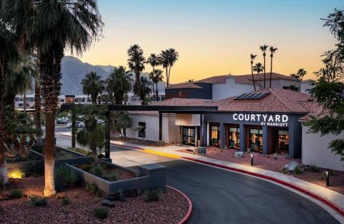 Palm Springs Hotel | Courtyard by Marriott Palm Springs