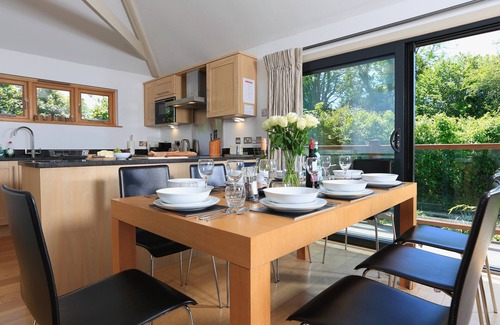Totnes Cottage | COURTYARD COTTAGE, family friendly, with pool in Dartmouth