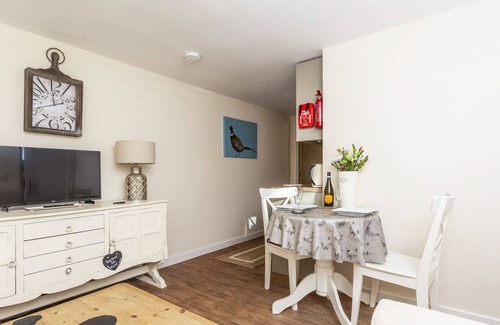 Wickhamford Cottage | Courtyard Cottage - sleeps 2 guests in 1 bedroom