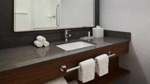 Fox Hills Hotel | Courtyard Culver City Los Angeles