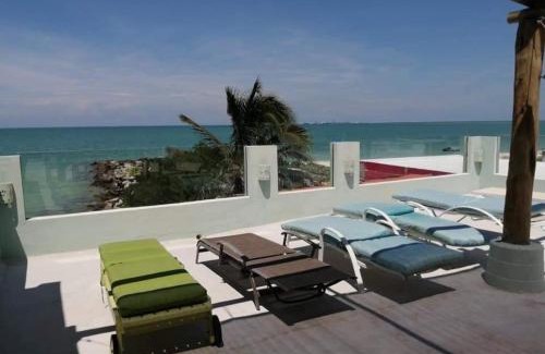 Puerto Yucalpeten Apartment | Courtyard family room