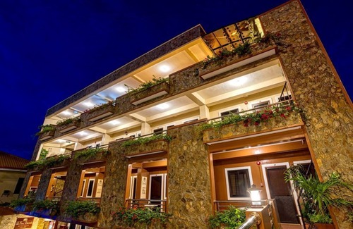 Estancia Apartment | Courtyard Haven: Klibo Escape