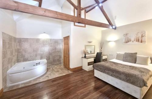 Fitling House | Courtyard Hot Tub