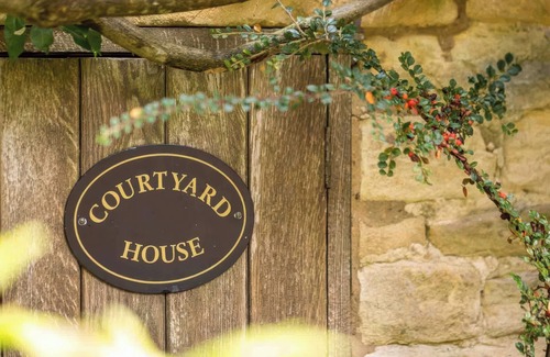 Blockley Cottage | COURTYARD HOUSE, family friendly, with open fire in Blockley