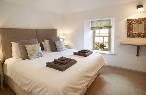 Kelso House | Courtyard House is a restored wing of a large Victorian Farmhouse and sleeps six within a rural loca