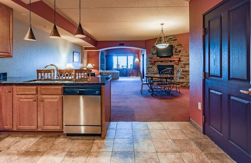 Wisconsin Dells Condo | COURTYARD.JACUZZI tub!!.