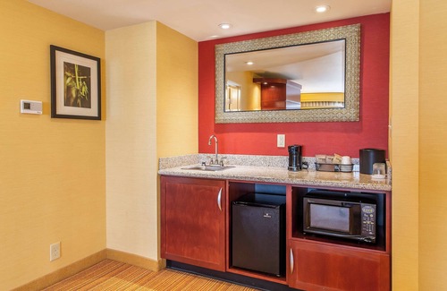 Beaumont Residential Hotel | Courtyard Lexington Keeneland/Airport